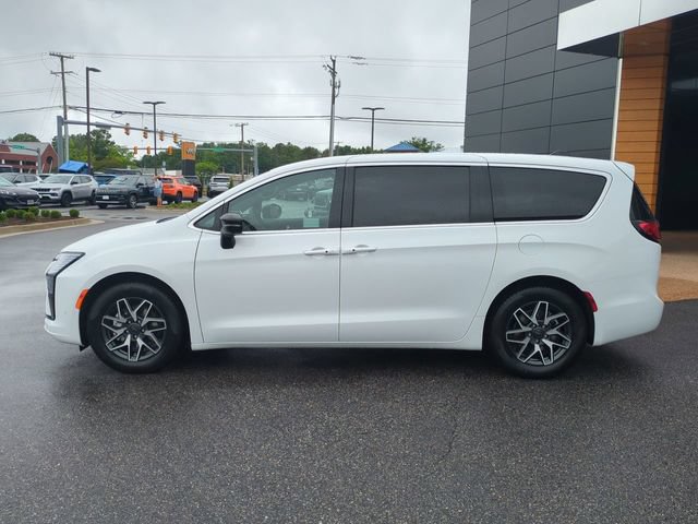 New 2027 Chrysler Pacifica Limited FWD image 7