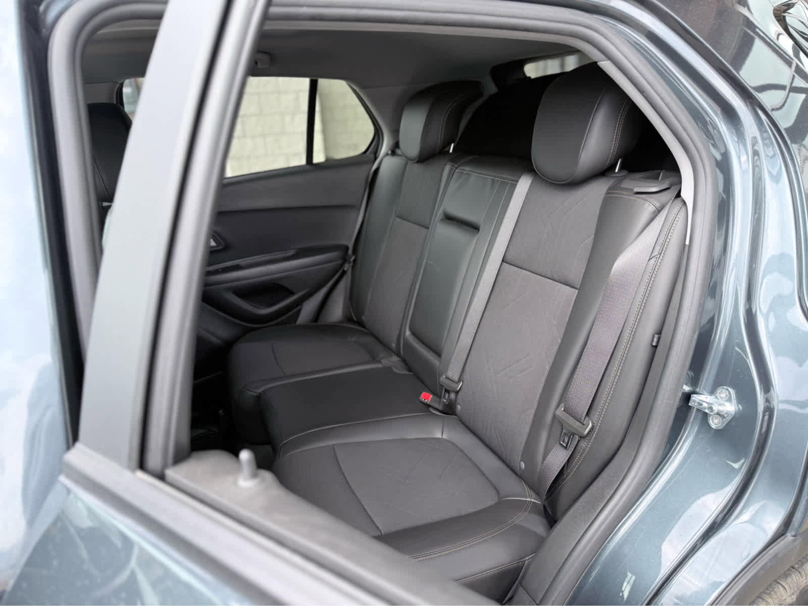 Used 2022 Chevrolet Trax LT w/ LT Convenience Package image 30