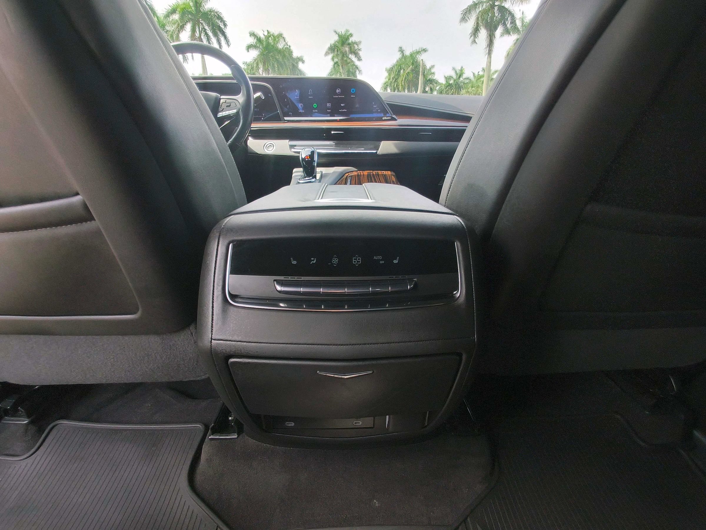 Used 2023 Cadillac Escalade ESV Luxury AWD/4WD image 32