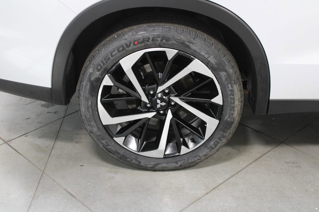 Used 2024 Mitsubishi Outlander 4WD Plug-In Hybrid image 14