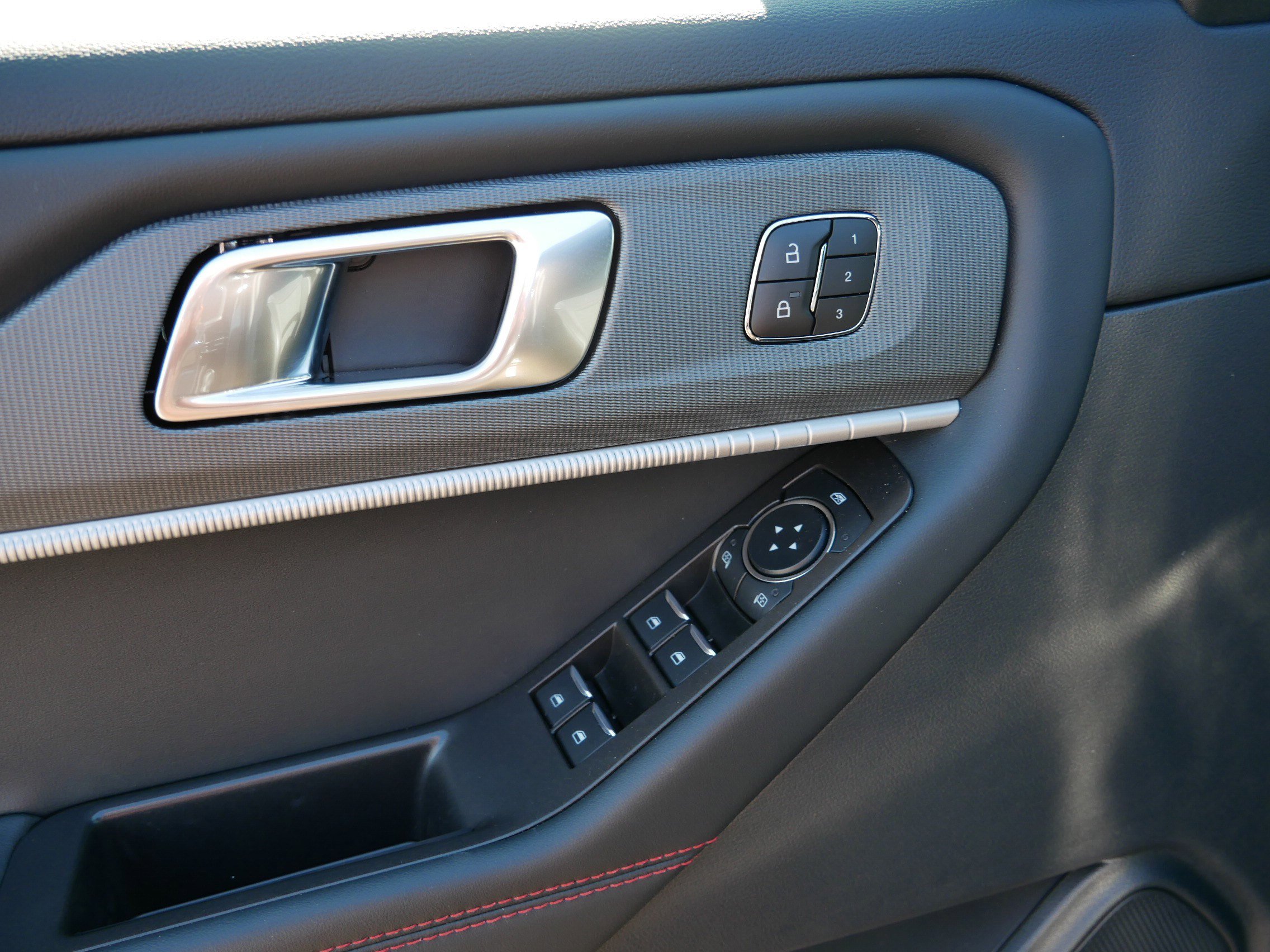 Used 2026 Ford Explorer ST-Line w/ ST-Line Street Pack image 20