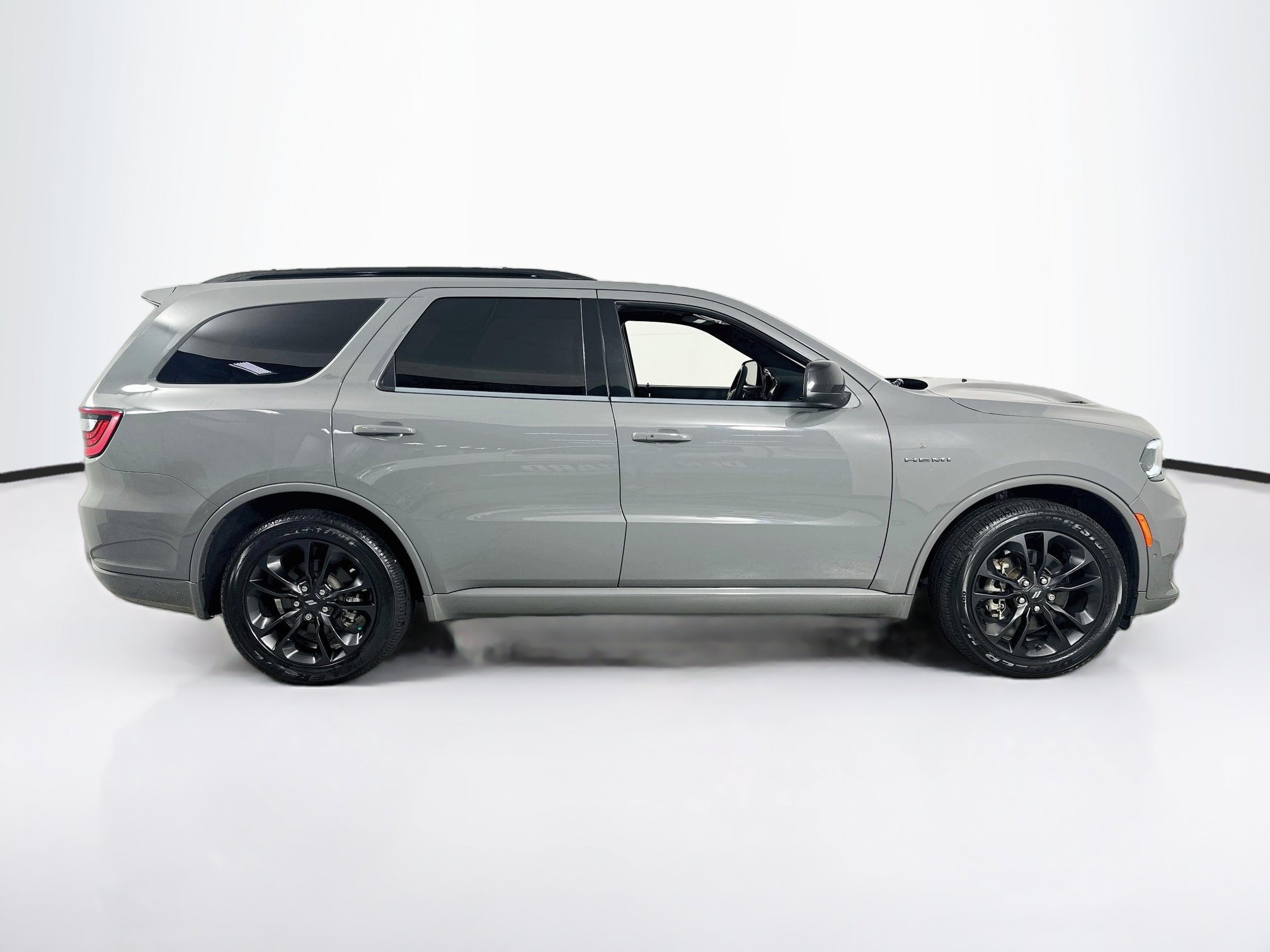Used 2023 Dodge Durango R/T w/ Hemi Orange Plus Package RWD image 4