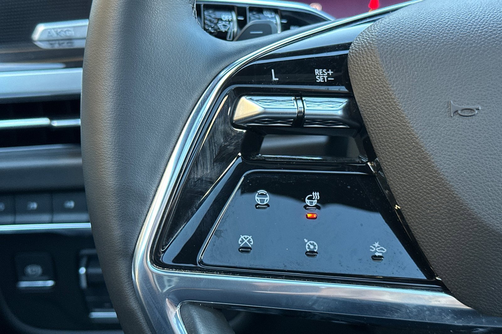 Used 2025 Cadillac Escalade Premium Luxury image 35