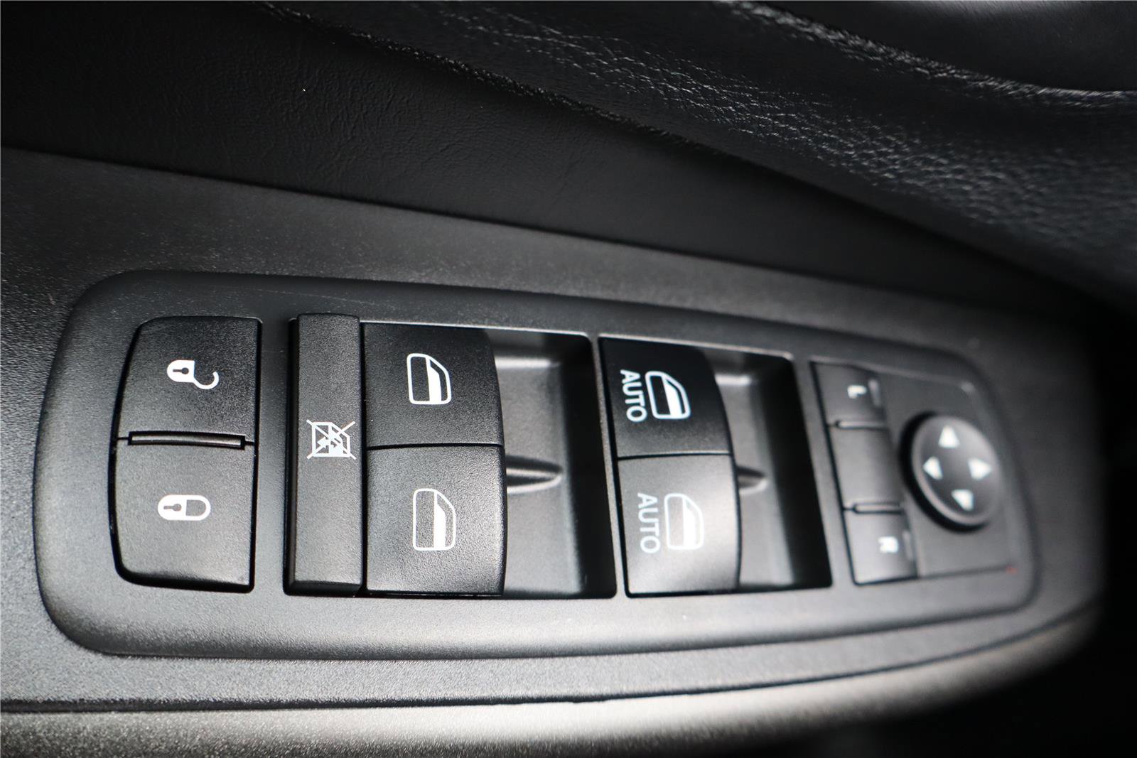 Used 2019 Jeep Cherokee Trailhawk image 13