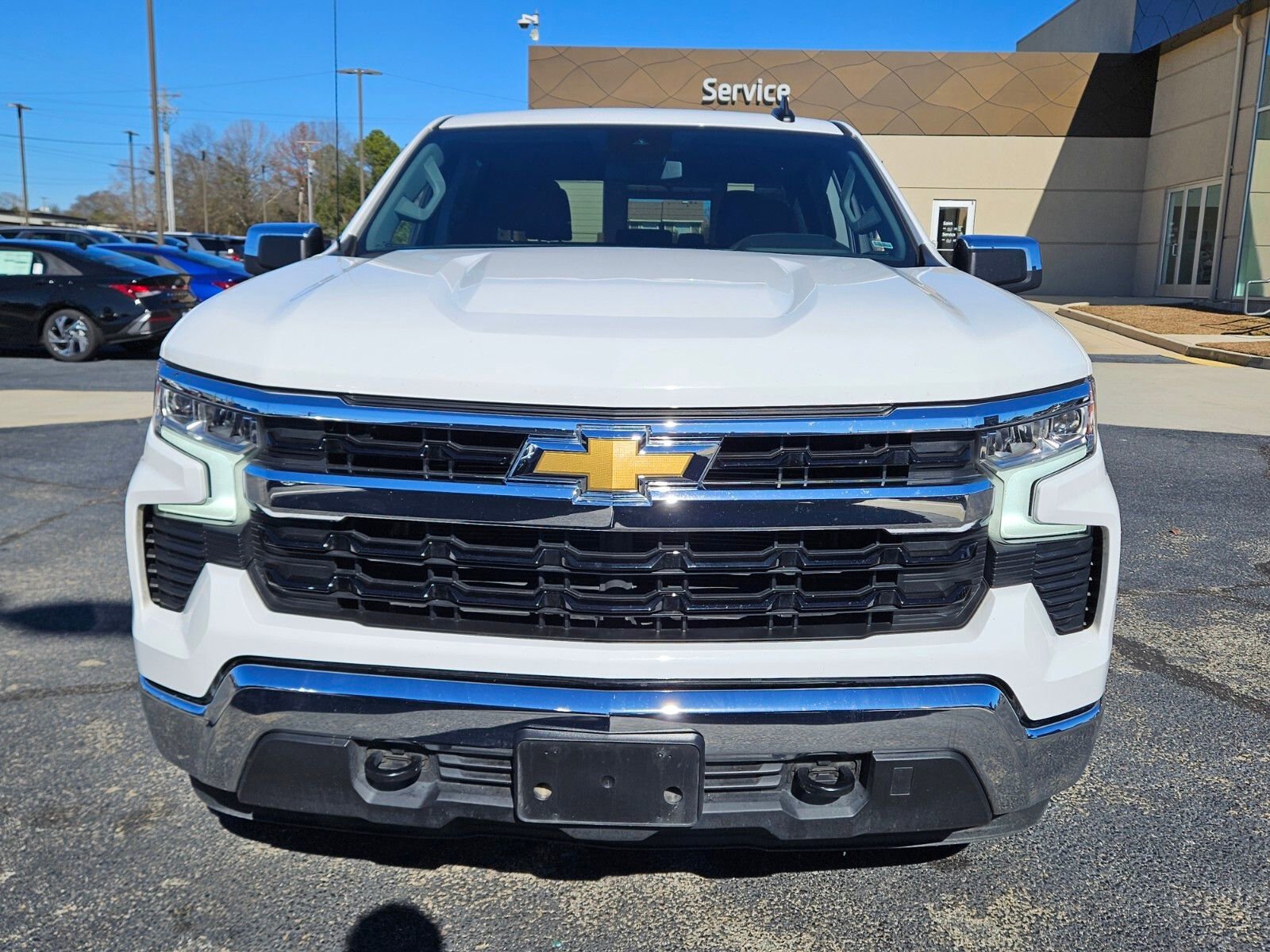 Used 2025 Chevrolet Silverado 1500 LT image 2