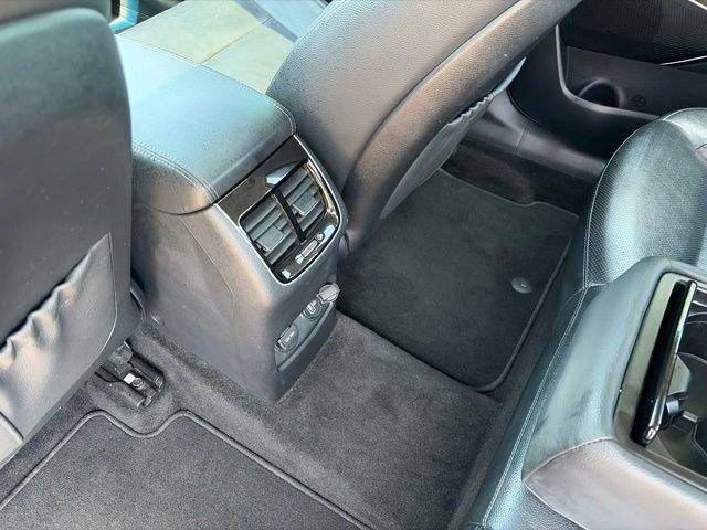 Used 2017 Kia Cadenza Premium w/ Luxury Package FWD image 34