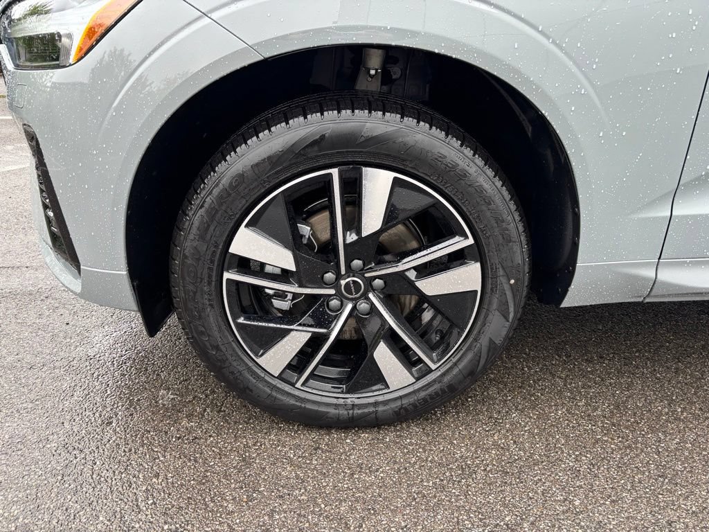 New 2026 Volvo XC60 B5 Core w/ Protection Package Premier AWD/4WD image 9