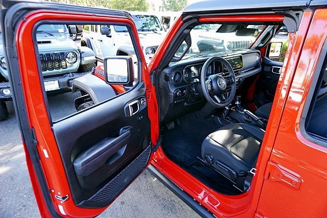 Certified 2025 Jeep Wrangler Unlimited Rubicon 4xe w/ Convenience Group AWD/4WD image 51
