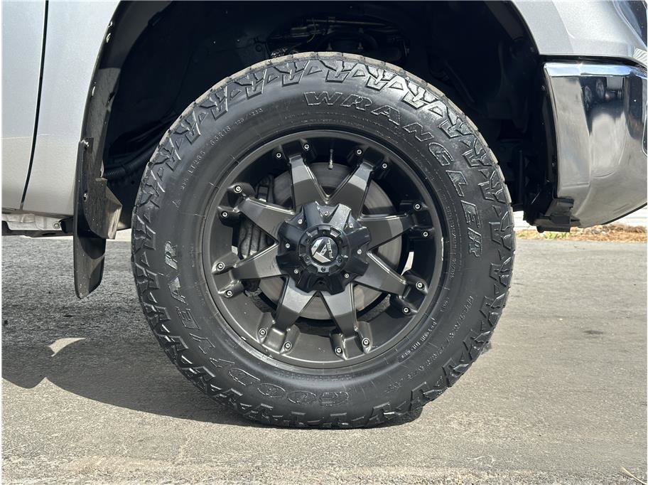 Used 2015 Toyota Tundra SR5 w/ SR5 Upgrade Package image 28