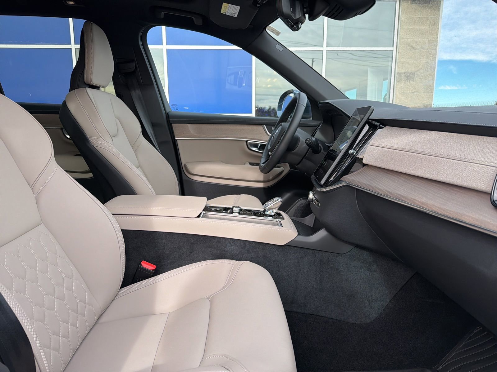 New 2026 Volvo XC90 B6 Core w/ Protection Package Premier image 23