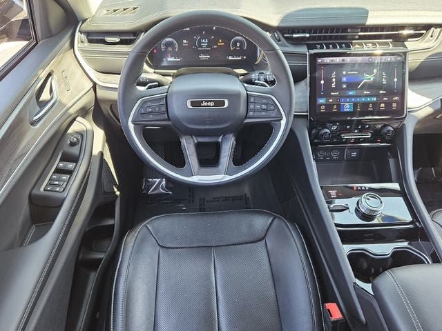 Used 2023 Jeep Grand Cherokee Limited w/ Luxury Tech Group II AWD/4WD image 14