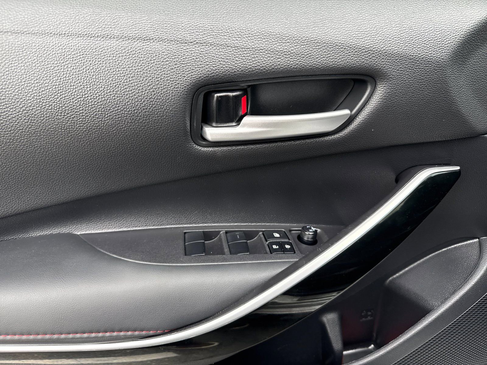 Used 2024 Toyota Corolla XSE FWD image 10