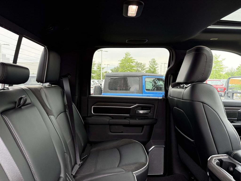 New 2026 RAM 2500 Laramie AWD/4WD image 15