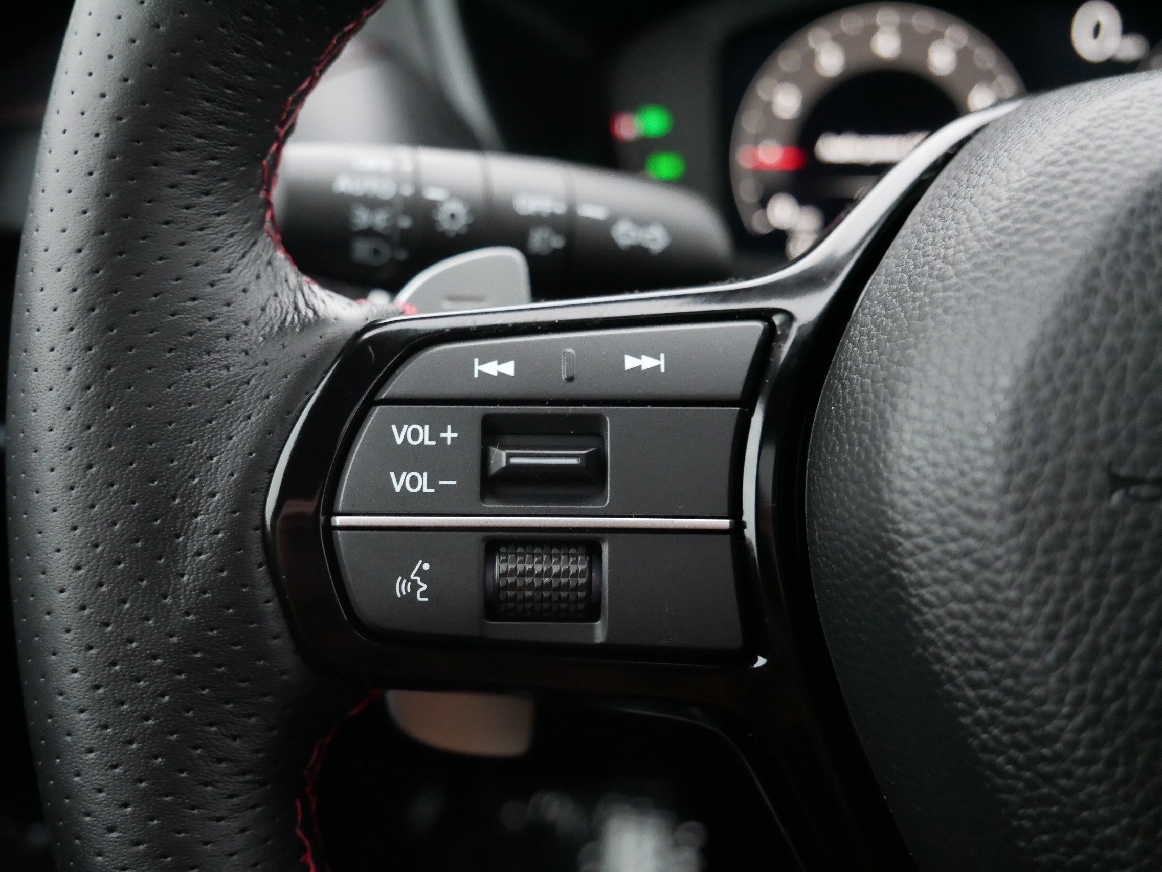 Certified 2025 Acura ADX A-Spec image 28