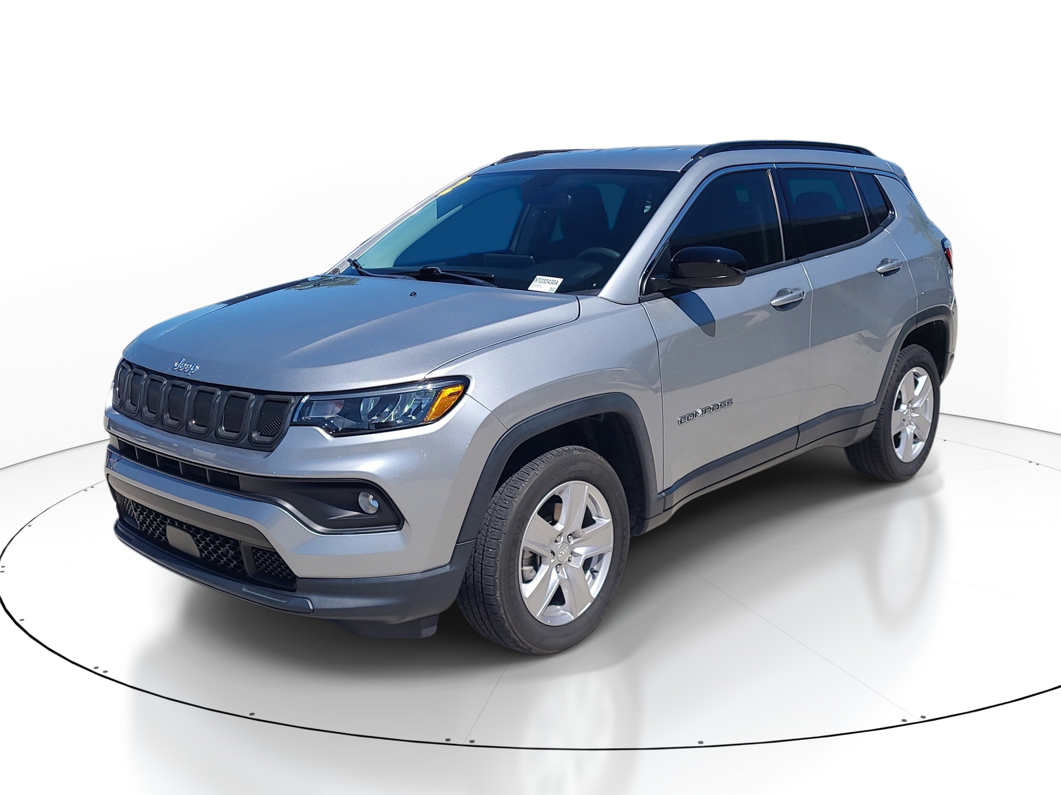 Used 2022 Jeep Compass Latitude image 3