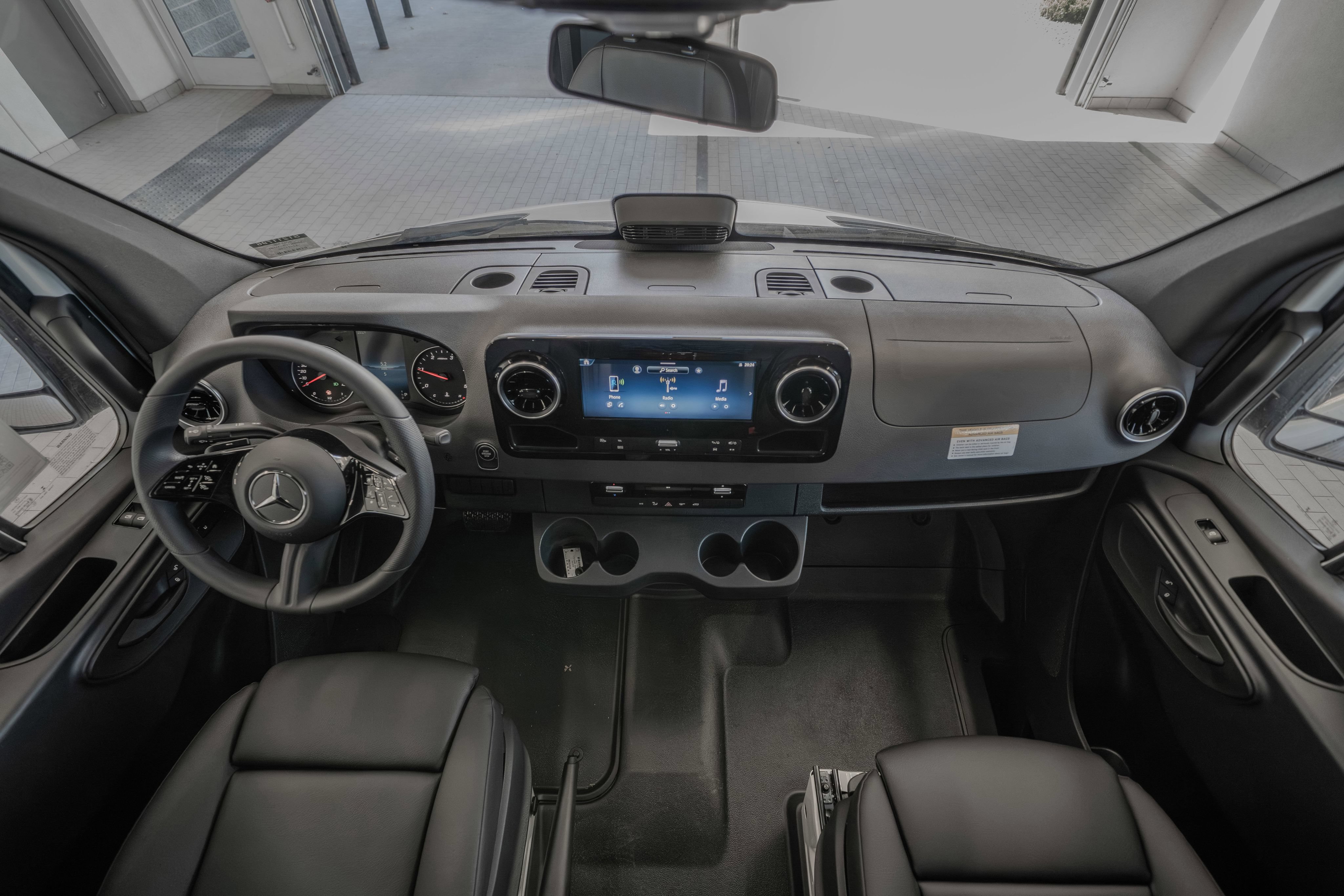 Used 2025 Mercedes-Benz Sprinter 2500 image 8