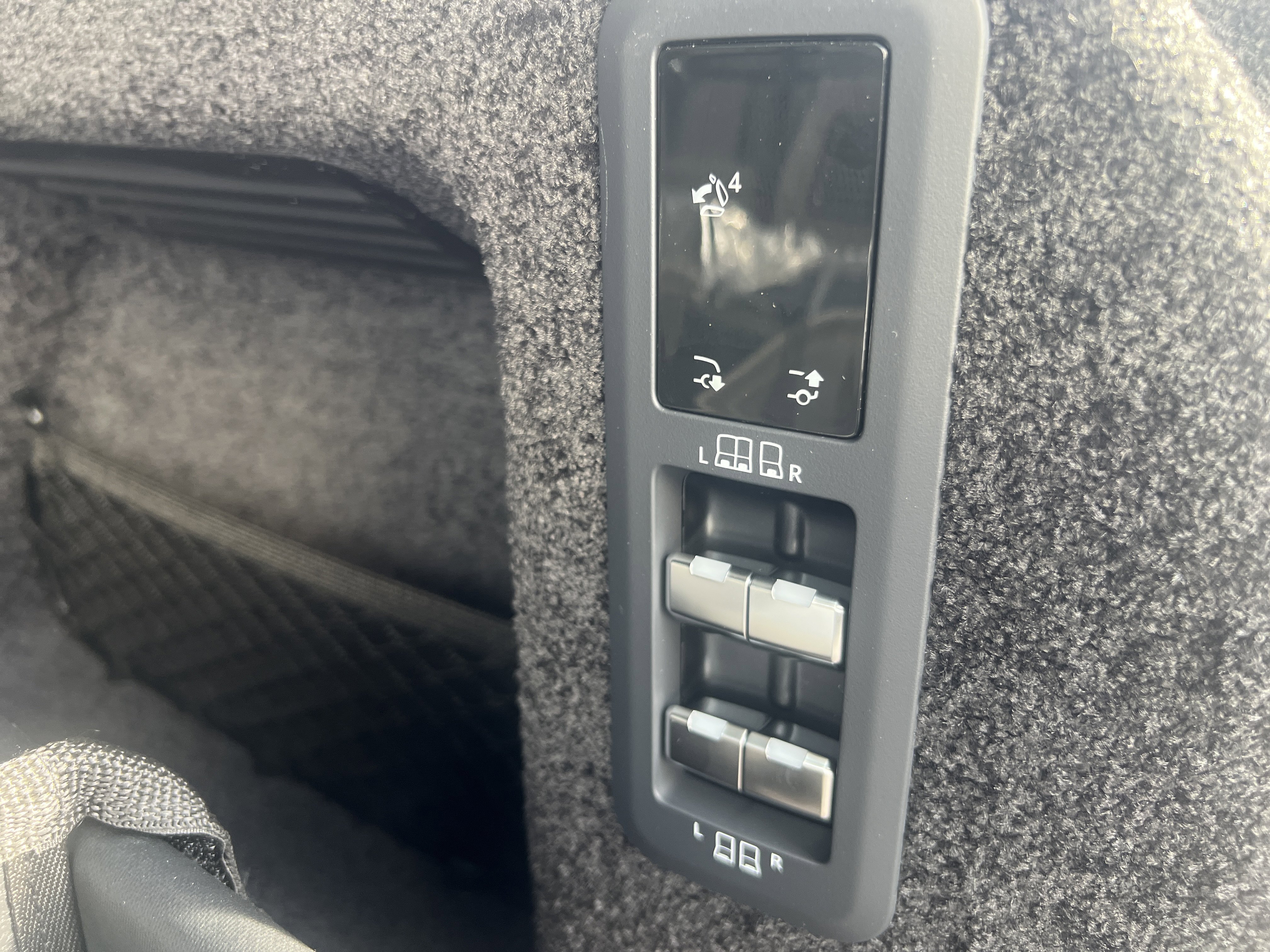 New 2025 Land Rover Range Rover Long Wheelbase SE image 32