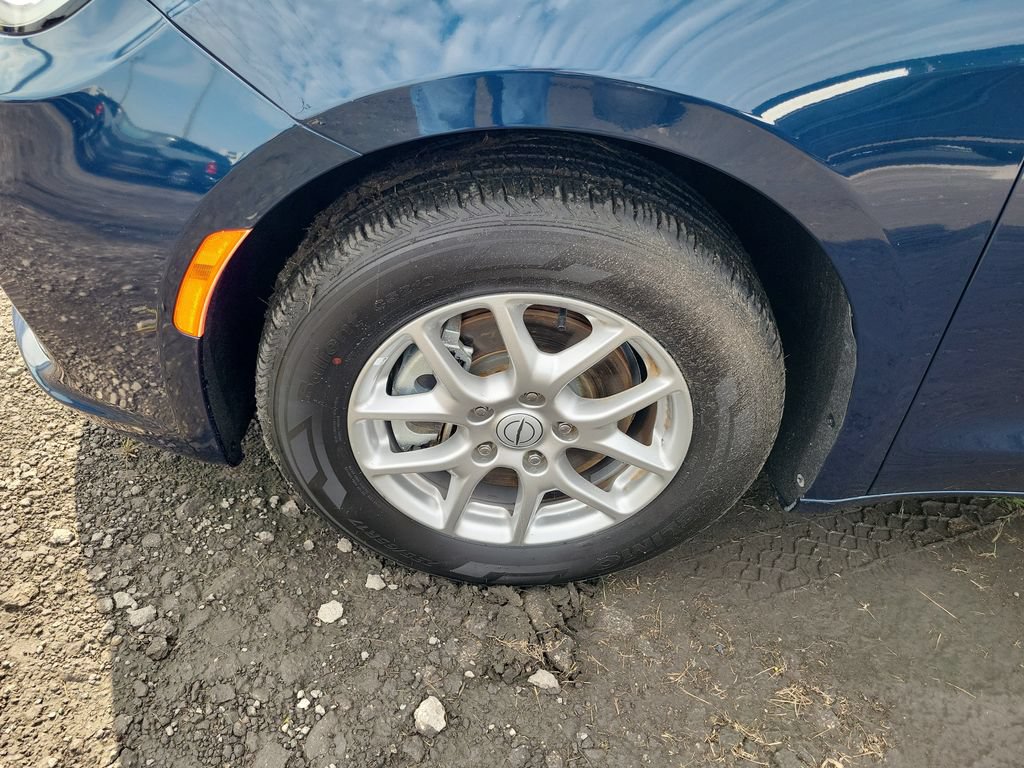 Used 2025 Chrysler Pacifica Select FWD image 7