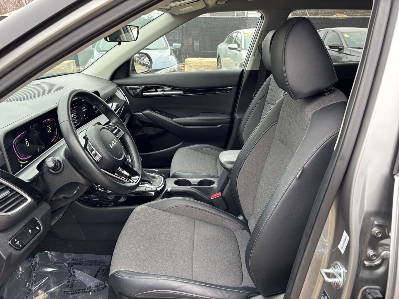 Used 2025 Kia Seltos S FWD image 27