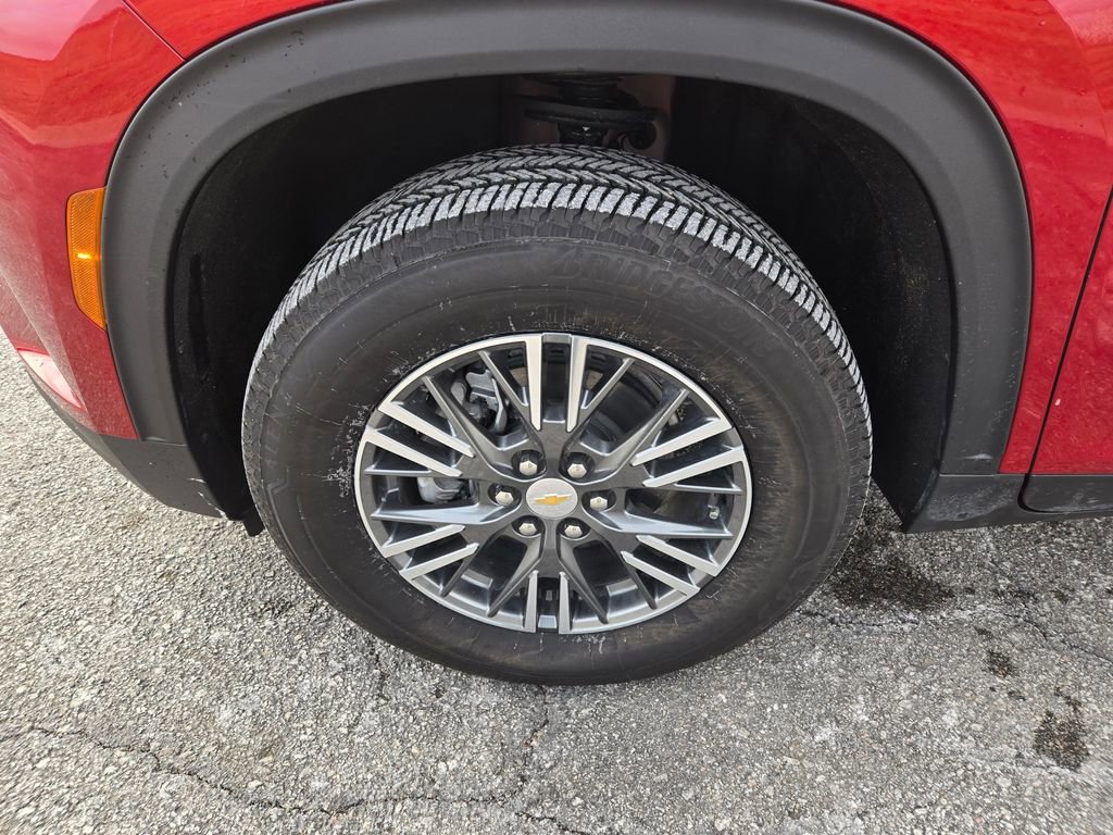 Used 2025 Chevrolet Traverse LT image 31