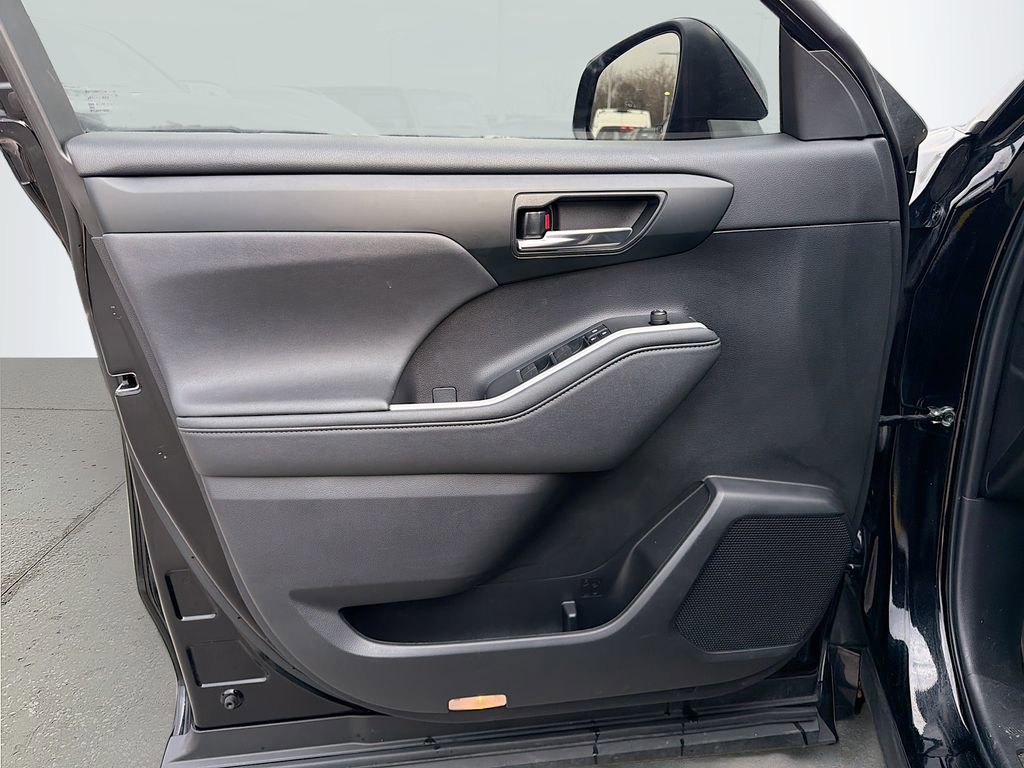 Used 2023 Toyota Highlander XSE image 26