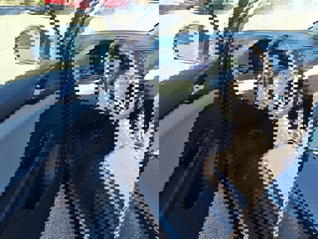 Used 2023 Volkswagen Taos SE image 6