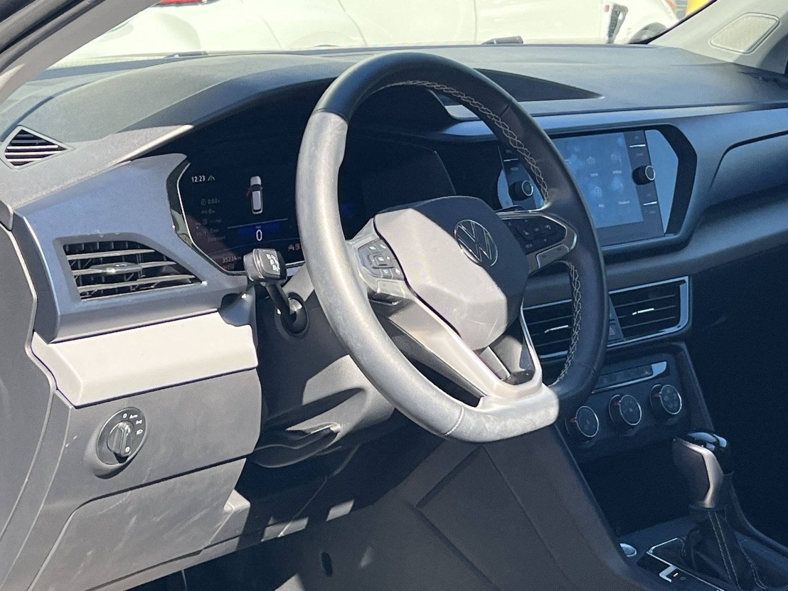 Used 2022 Volkswagen Taos SE AWD/4WD image 14