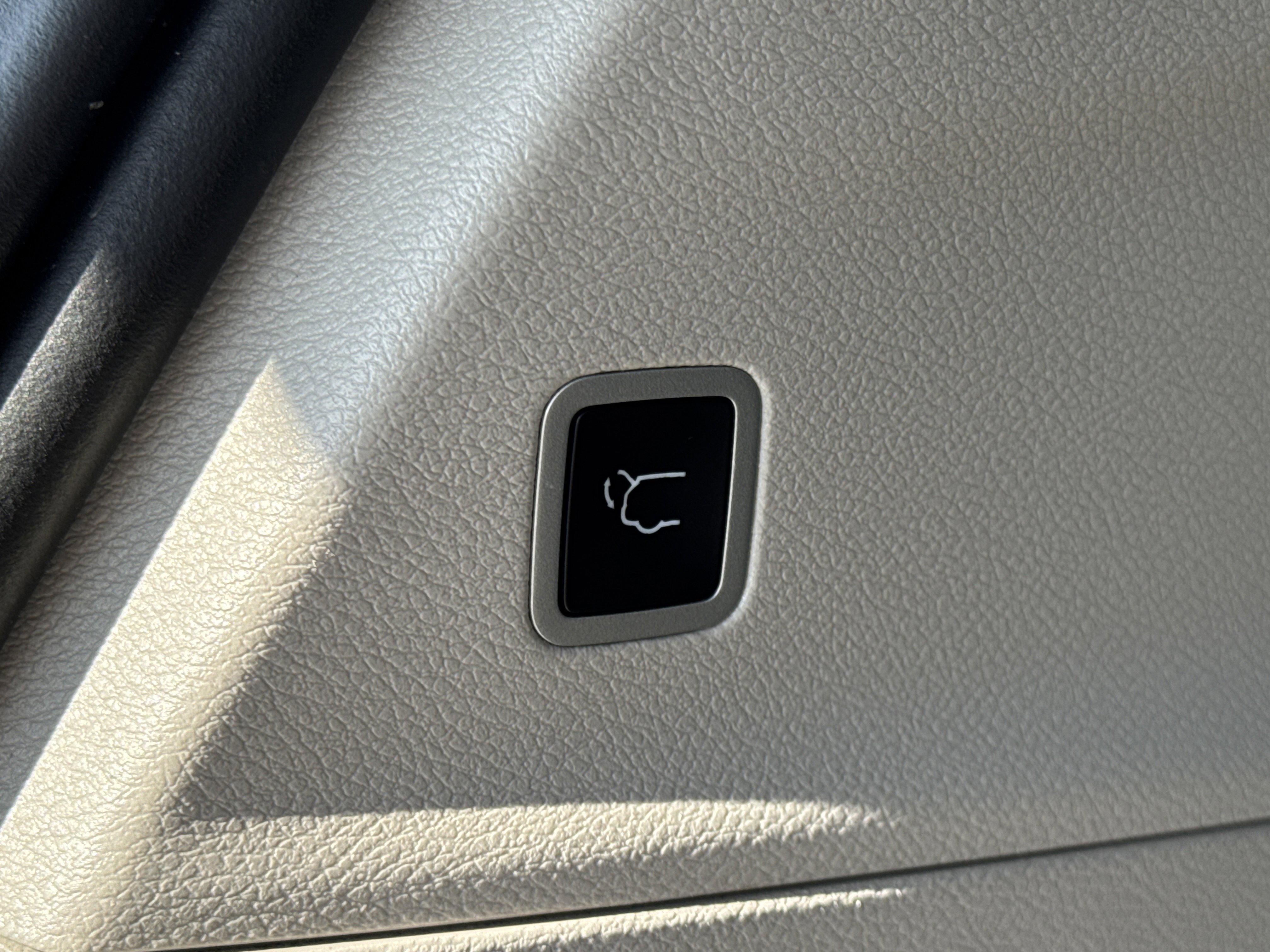 Used 2024 Chrysler Pacifica Touring-L image 19