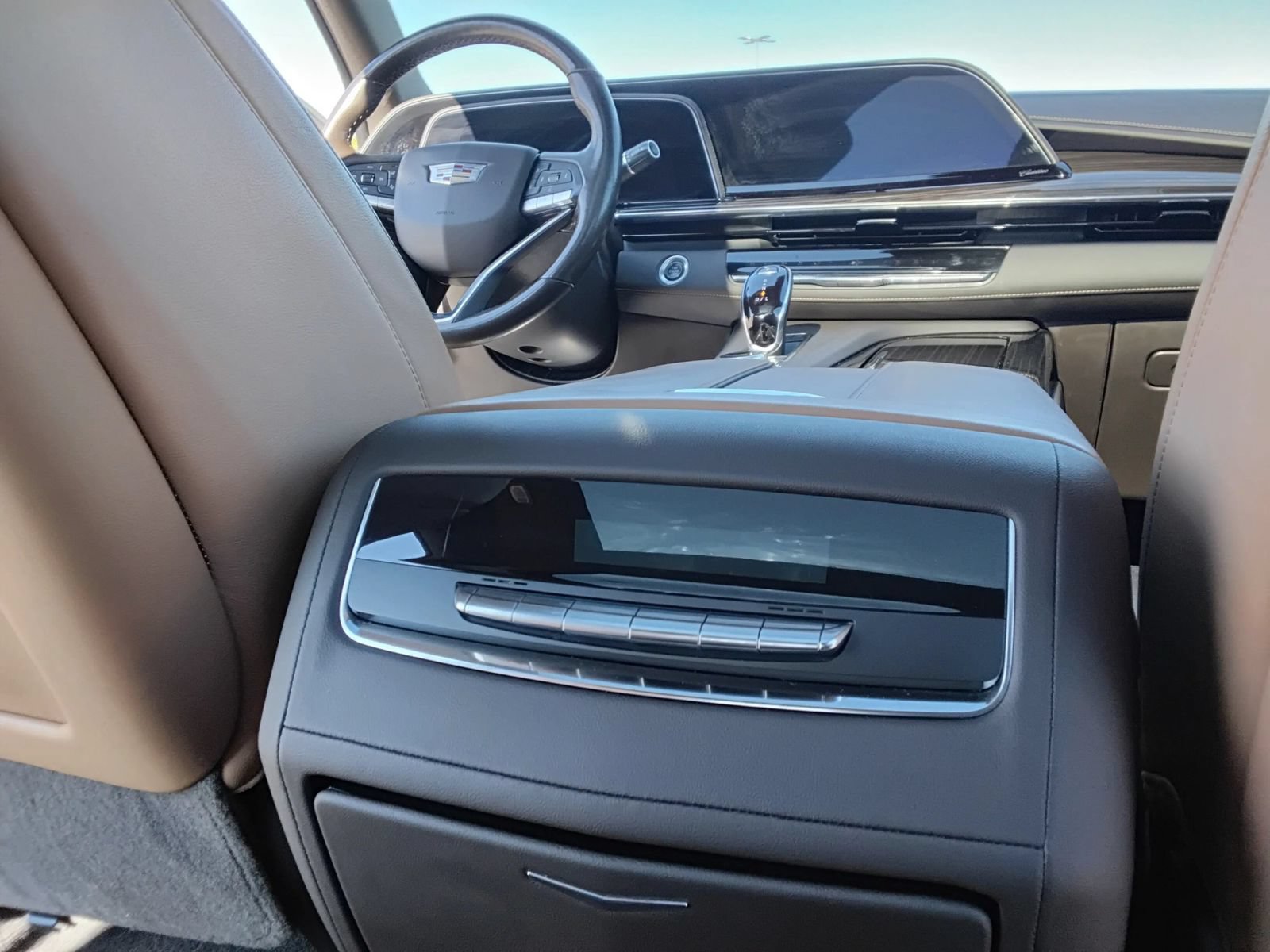 Used 2021 Cadillac Escalade Premium Luxury AWD/4WD image 15