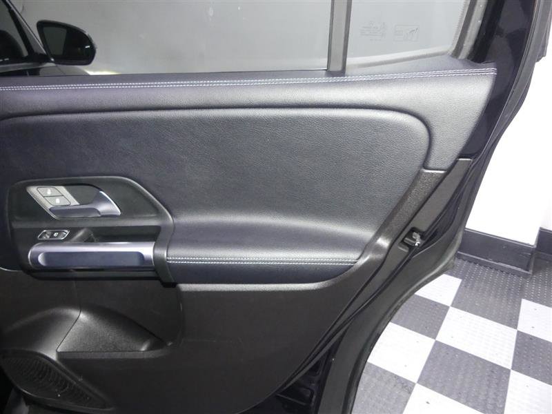Used 2020 Mercedes-Benz GLB 250 4MATIC image 27