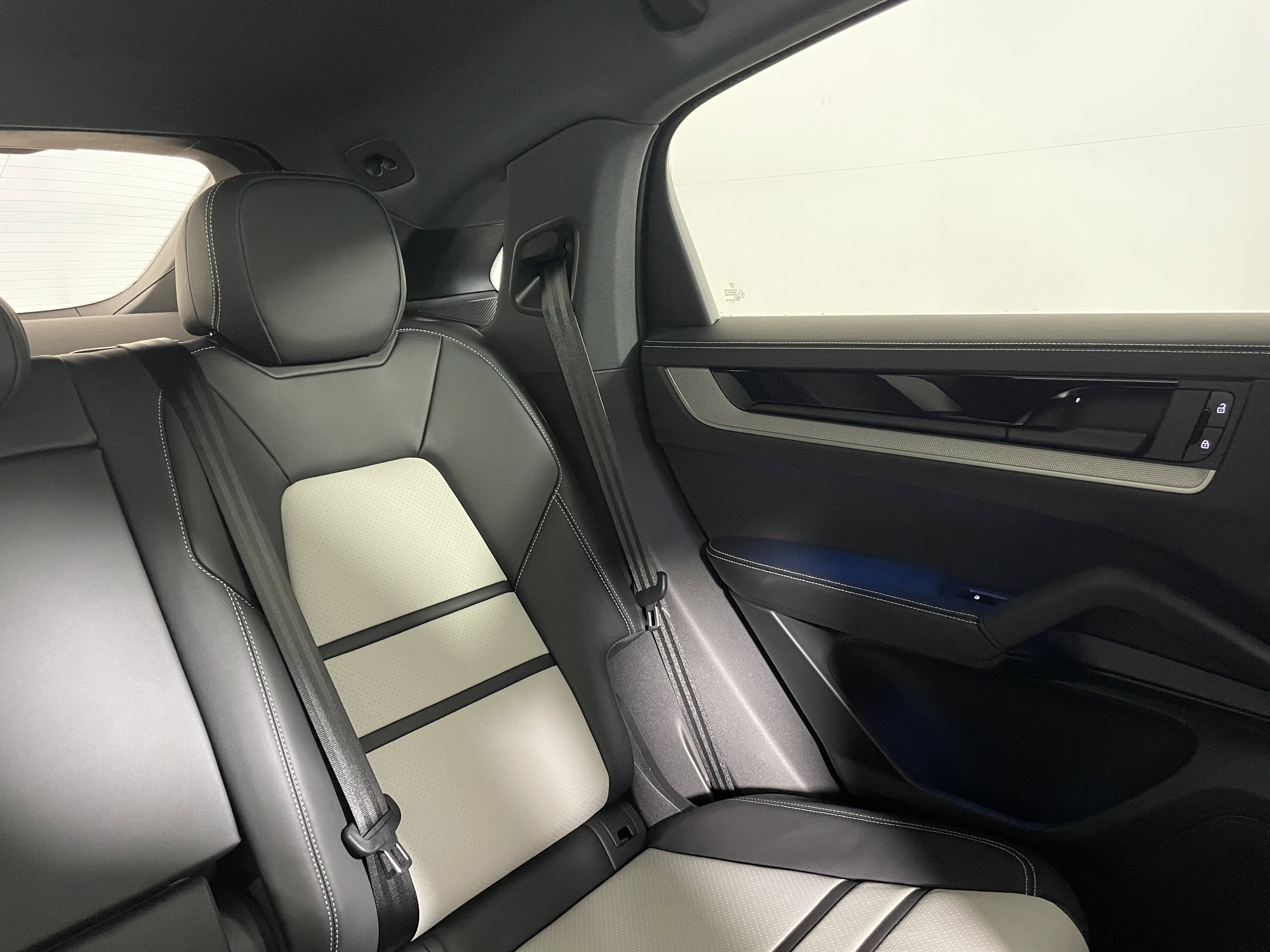 New 2026 Porsche Cayenne Coupe image 17