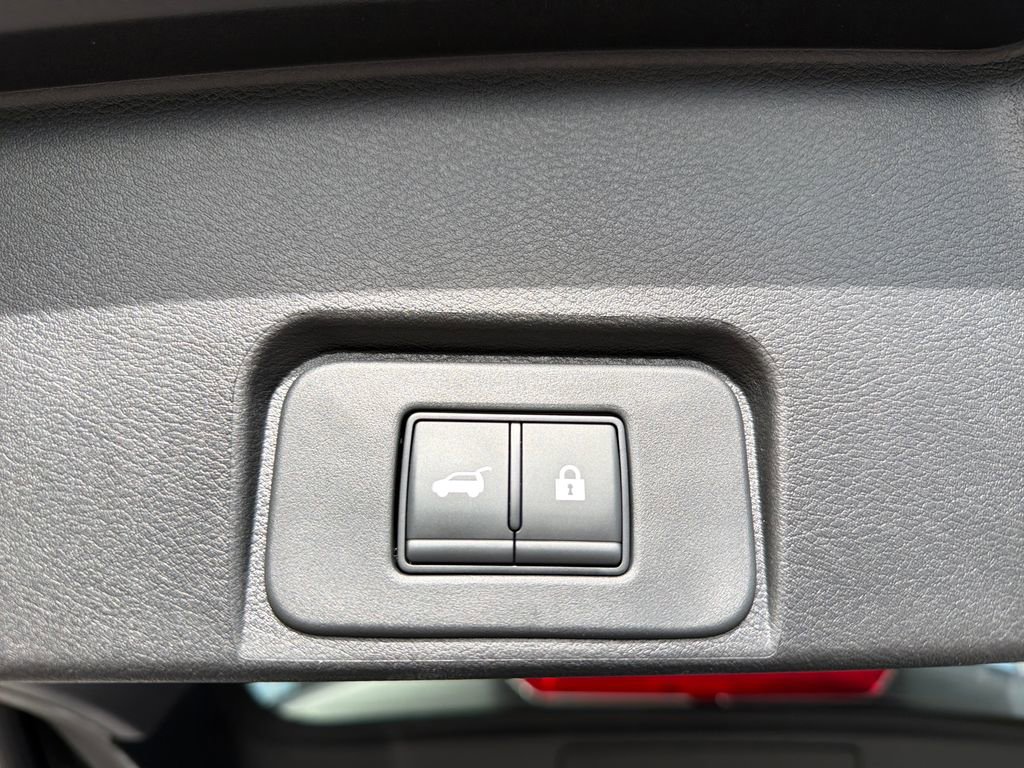 Certified 2026 Nissan Rogue SV FWD image 11