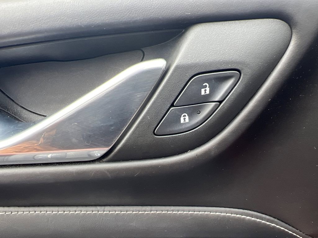 Used 2023 GMC Yukon Denali Ultimate image 12