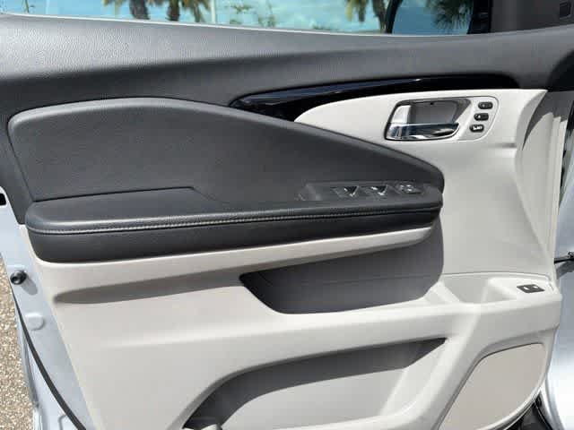 Used 2019 Honda Pilot Elite image 24