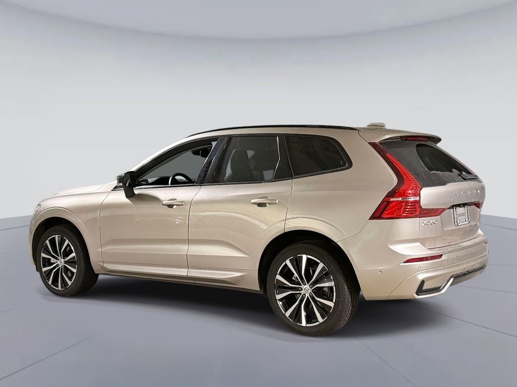 Used 2024 Volvo XC60 B5 Plus image 2