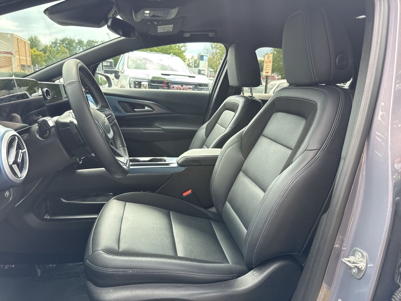 Used 2024 Chevrolet Equinox EV LT w/ LPO, Trailering Package FWD image 13