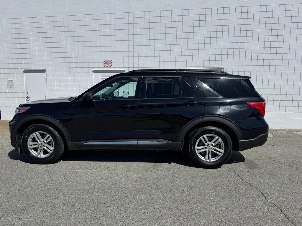 Used 2023 Ford Explorer XLT w/ Equipment Group 202A image 3