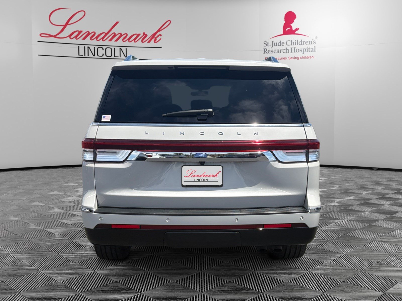 Used 2023 Lincoln Navigator Reserve AWD/4WD image 4