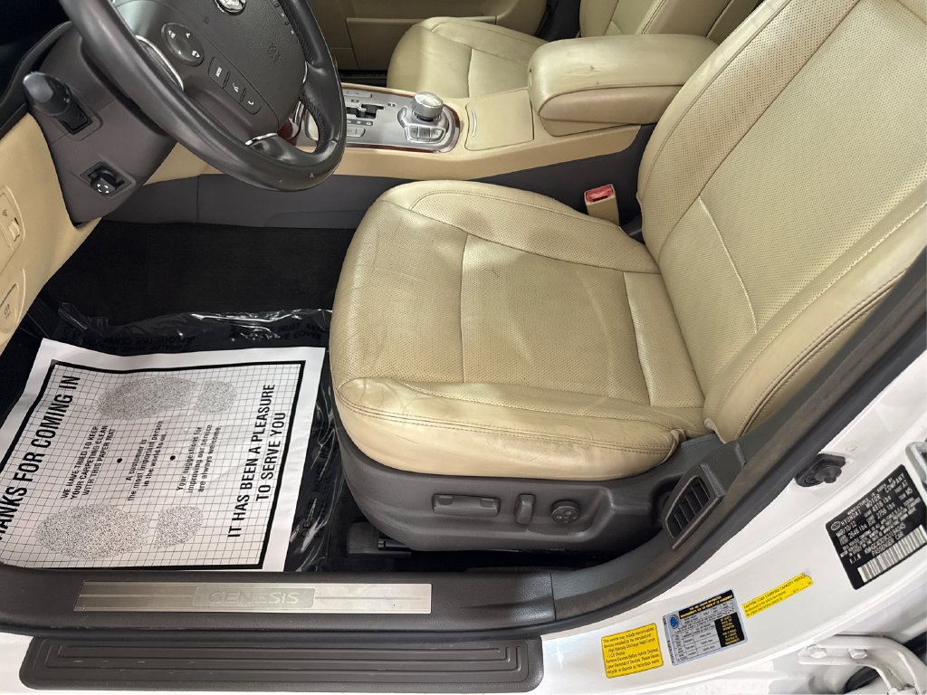 Used 2012 Hyundai Genesis 3.8 w/ Premium Pkg RWD image 28