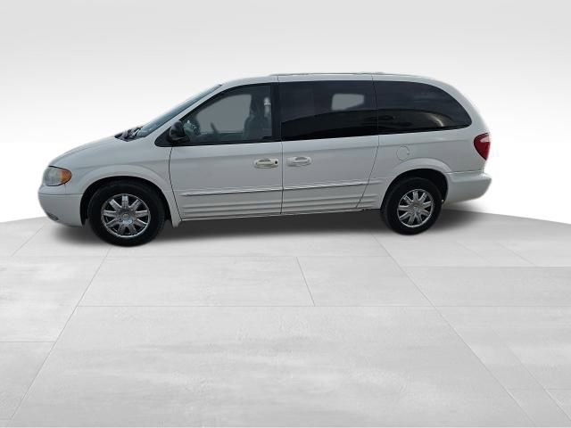 Used 2003 Chrysler Town & Country Limited image 9