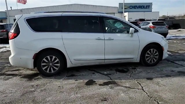 Used 2020 Chrysler Pacifica Touring-L Plus w/ Advanced Safetytec Group image 9