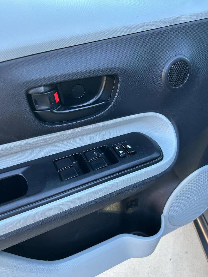 Used 2012 Toyota Prius C One image 16