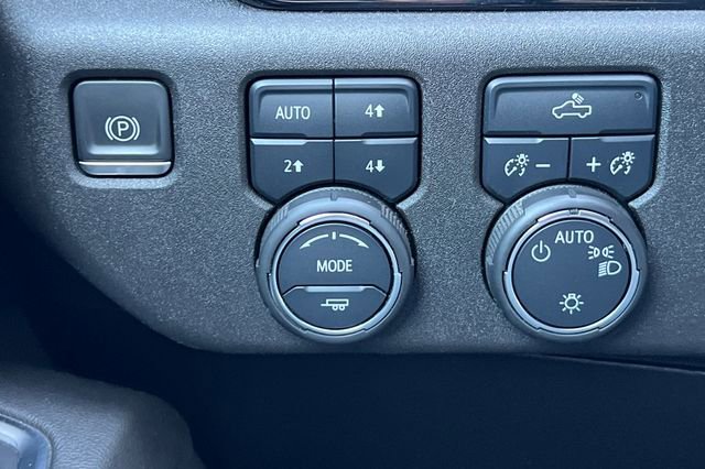 Used 2022 Chevrolet Silverado 1500 LT AWD/4WD image 35