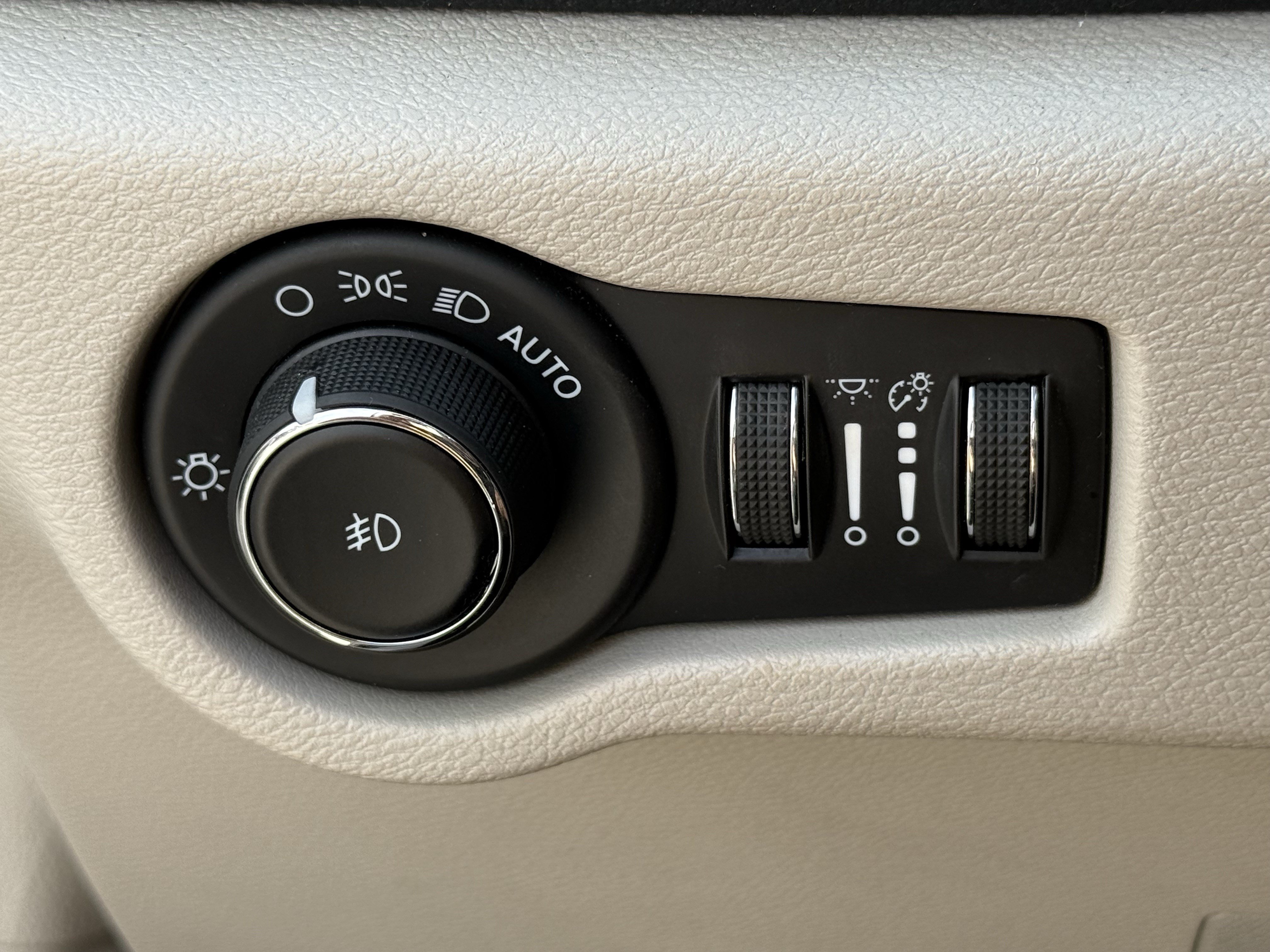 Used 2023 Chrysler Pacifica Touring-L FWD image 25