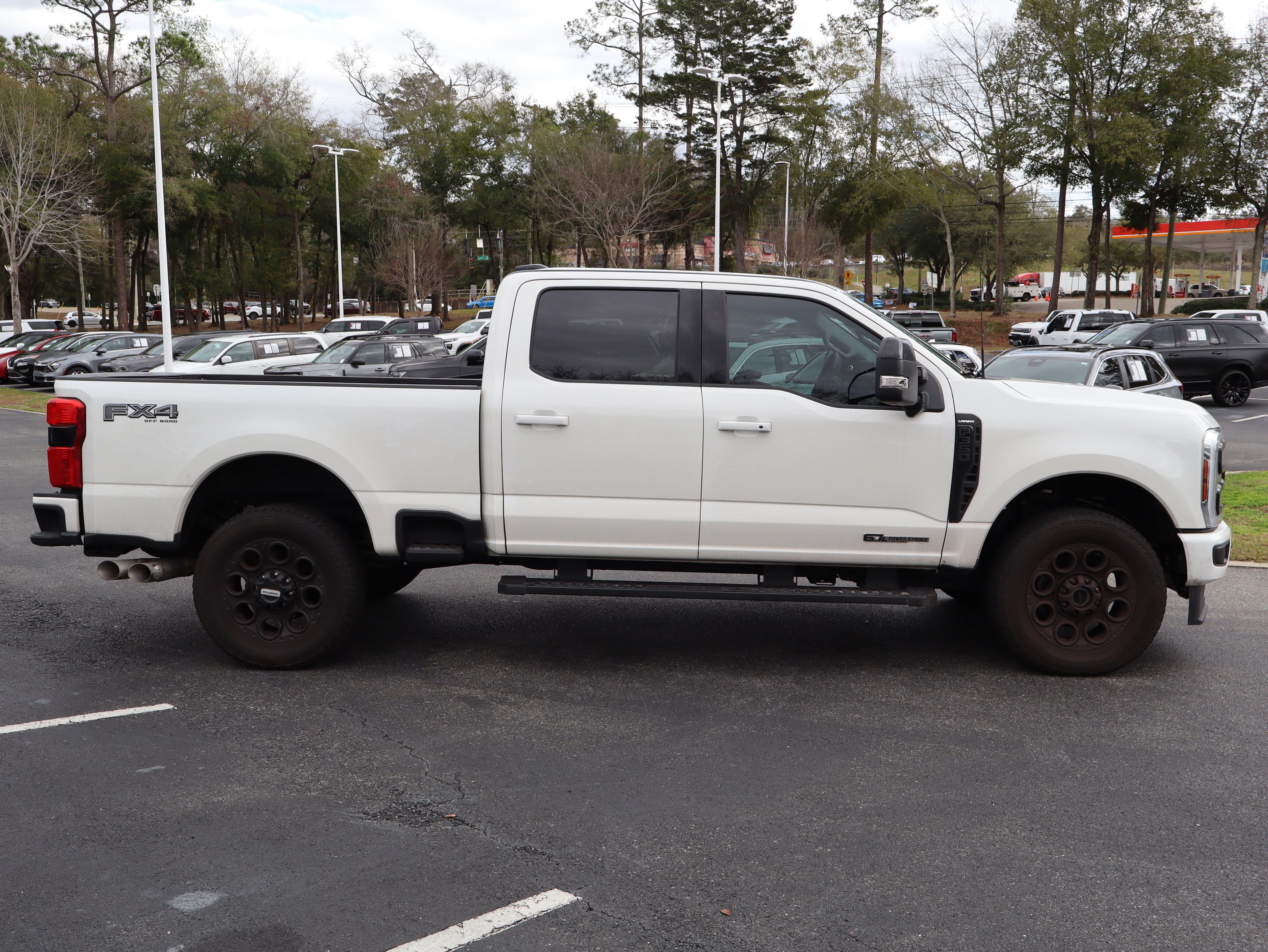 Used 2025 Ford F350 Lariat w/ Black Appearance Package image 8