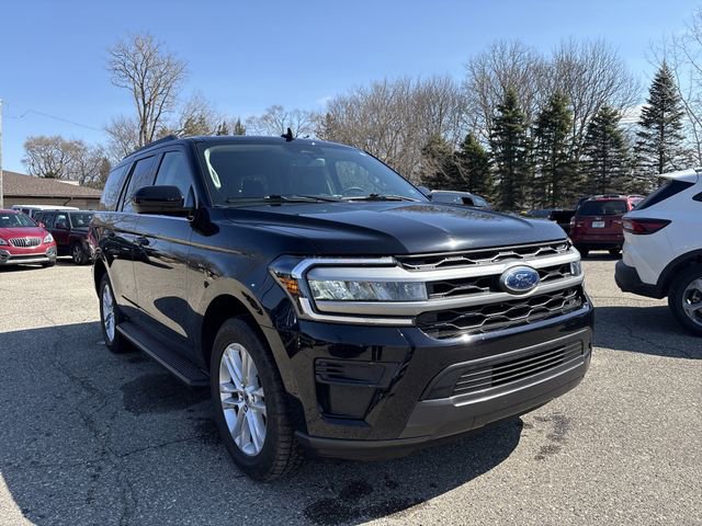 Used 2024 Ford Expedition XLT image 3
