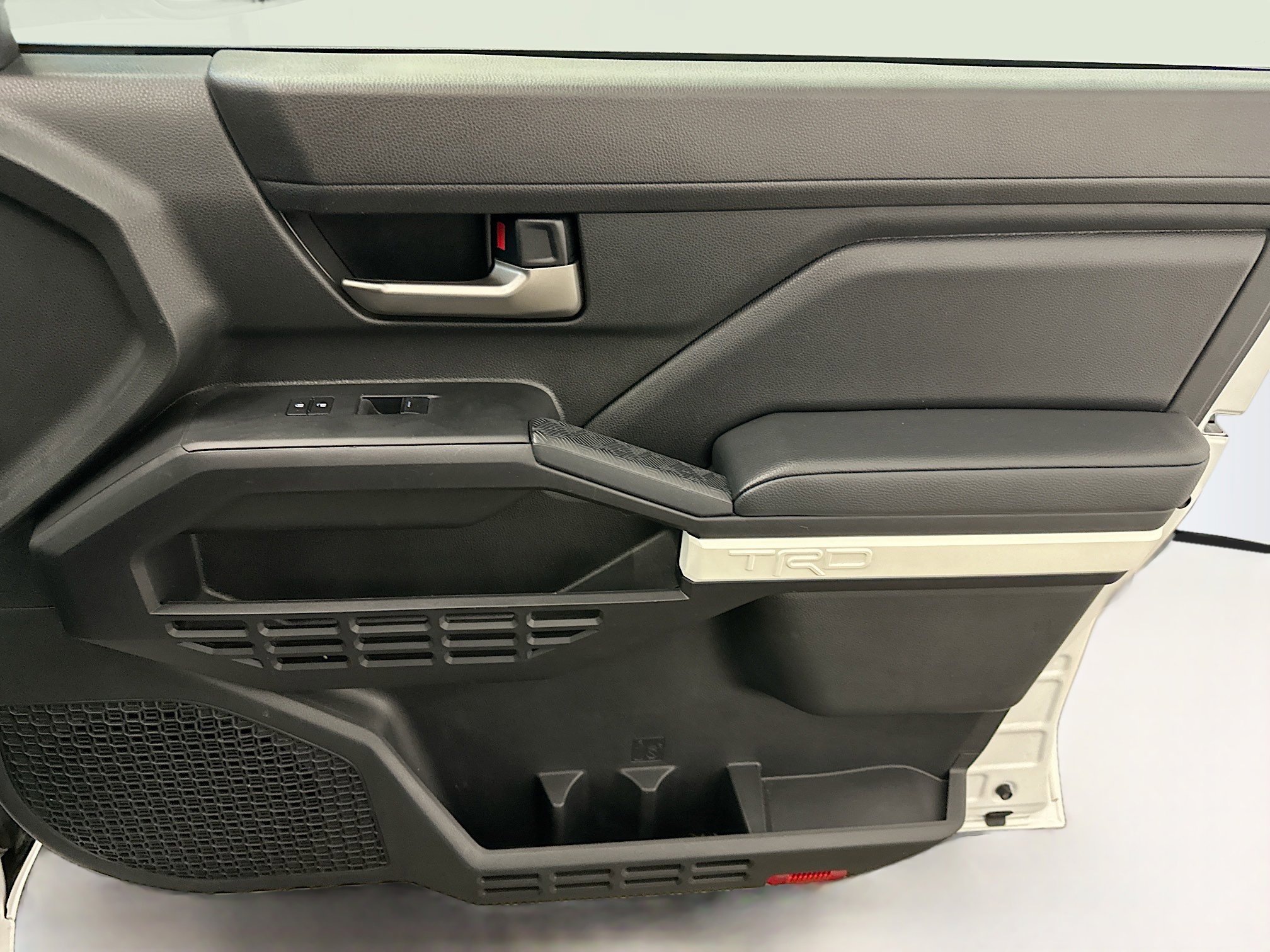 Used 2024 Toyota Tacoma TRD Off-Road image 33