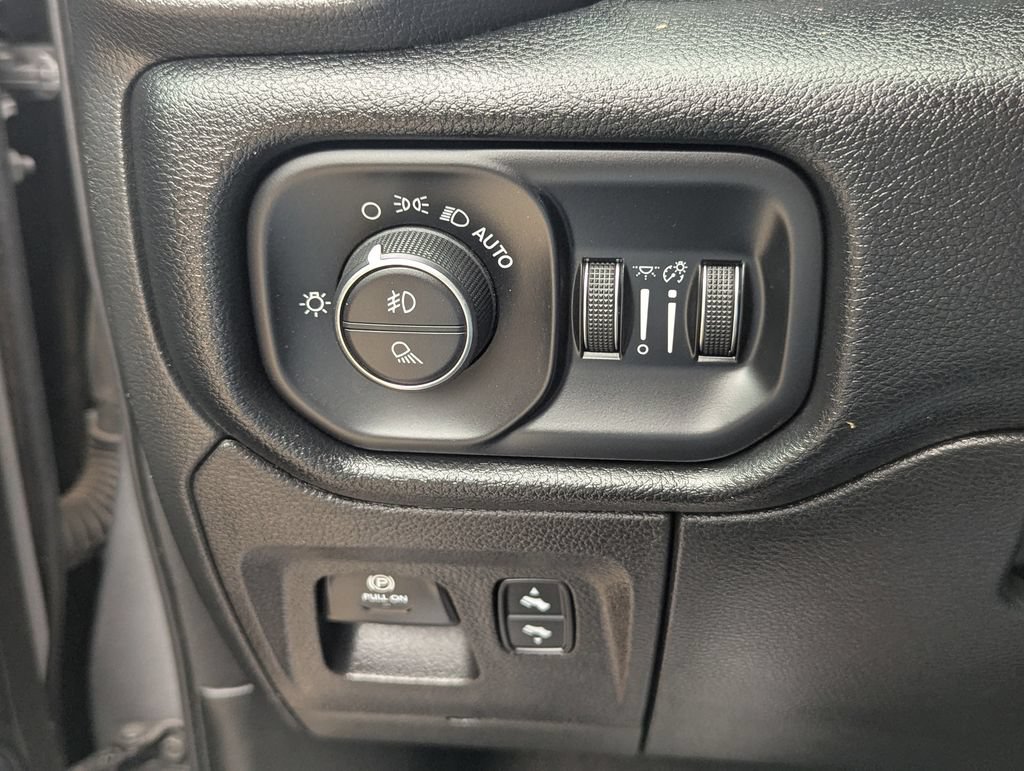 Used 2022 RAM 1500 Laramie AWD/4WD image 12