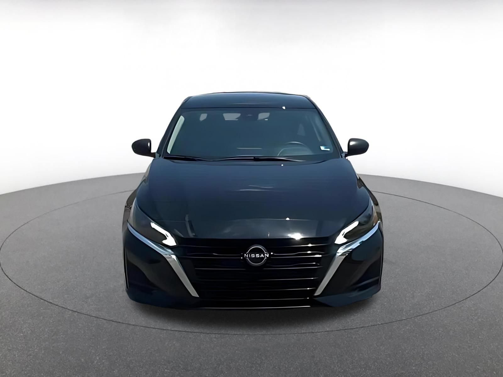 Used 2025 Nissan Altima 2.5 SV FWD image 4