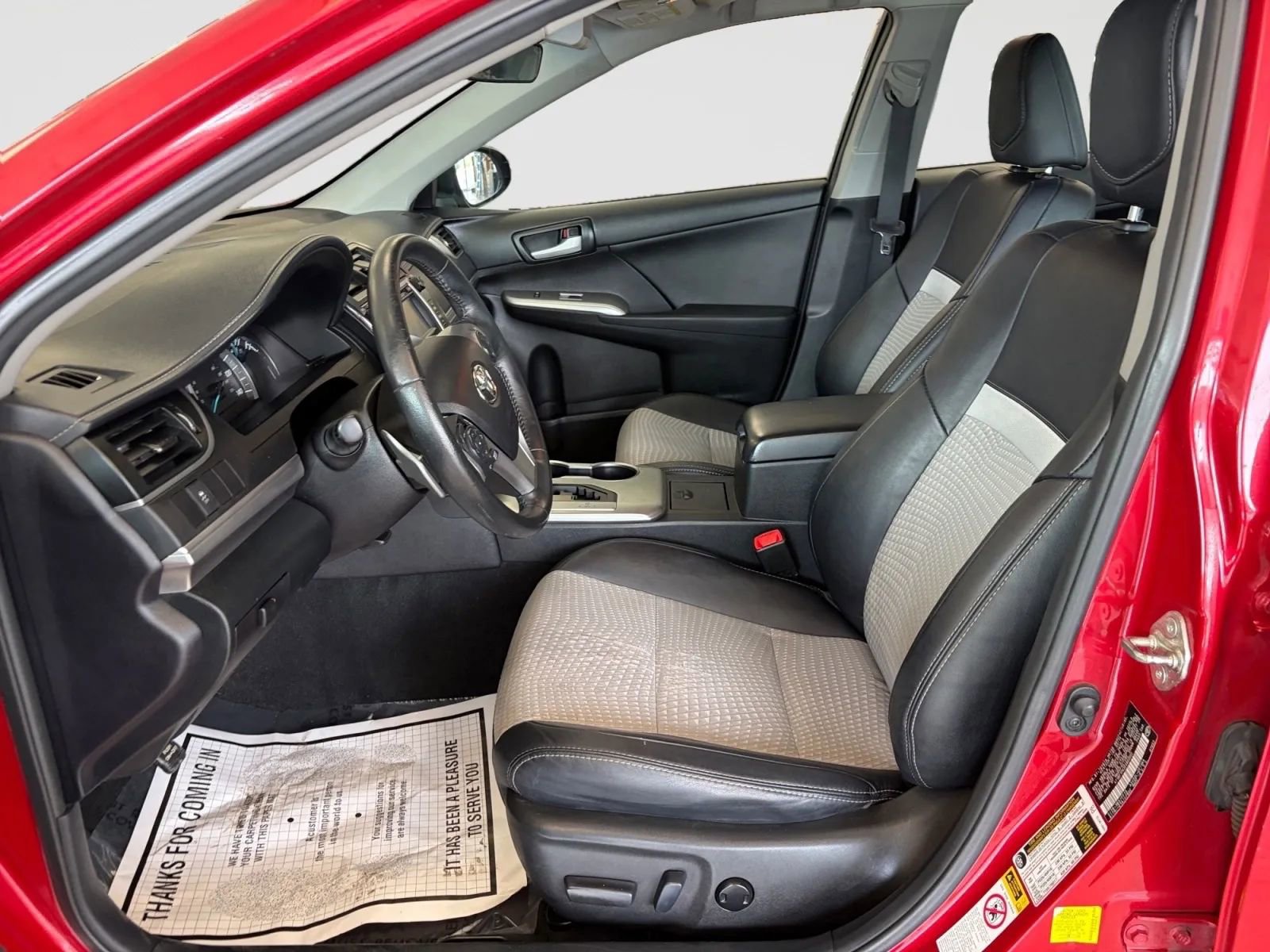 Used 2014 Toyota Camry SE FWD image 12